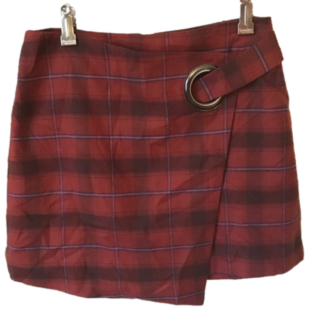 𝅺FREE People plaid mini skirt. Size 0. Burgundy plaid.